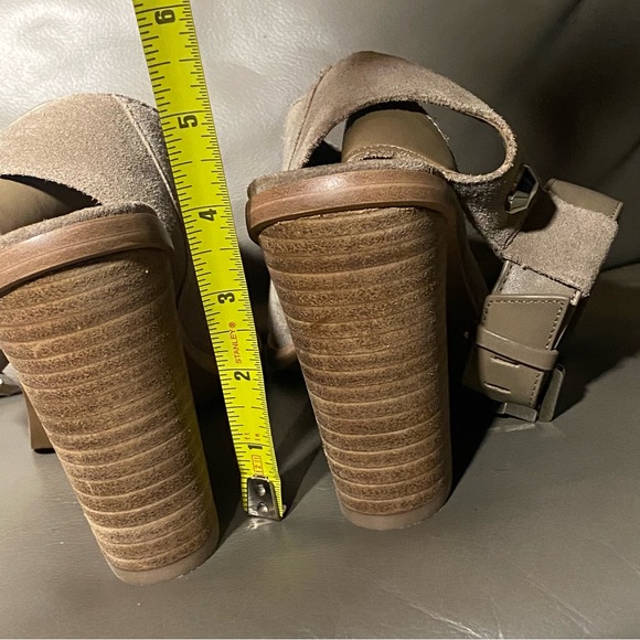 Marc Fisher Vashi Ankle Strap Sandals with Chunky Stacked Heel, Size 7.5 - Picture 2 of 10